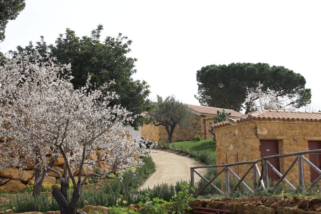 Agriturismo Feudo Muxarello Aragona Eksteriør billede