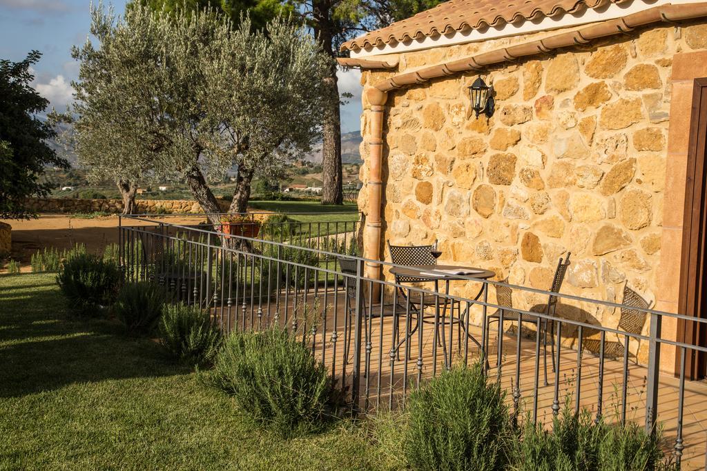 Agriturismo Feudo Muxarello Aragona Eksteriør billede